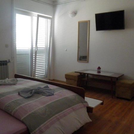 Apartments Angela - With Beautiful Courtyard Brela Εξωτερικό φωτογραφία