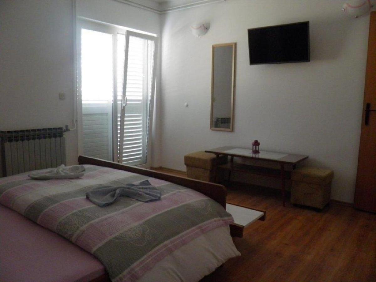 Apartments Angela - With Beautiful Courtyard Brela Εξωτερικό φωτογραφία