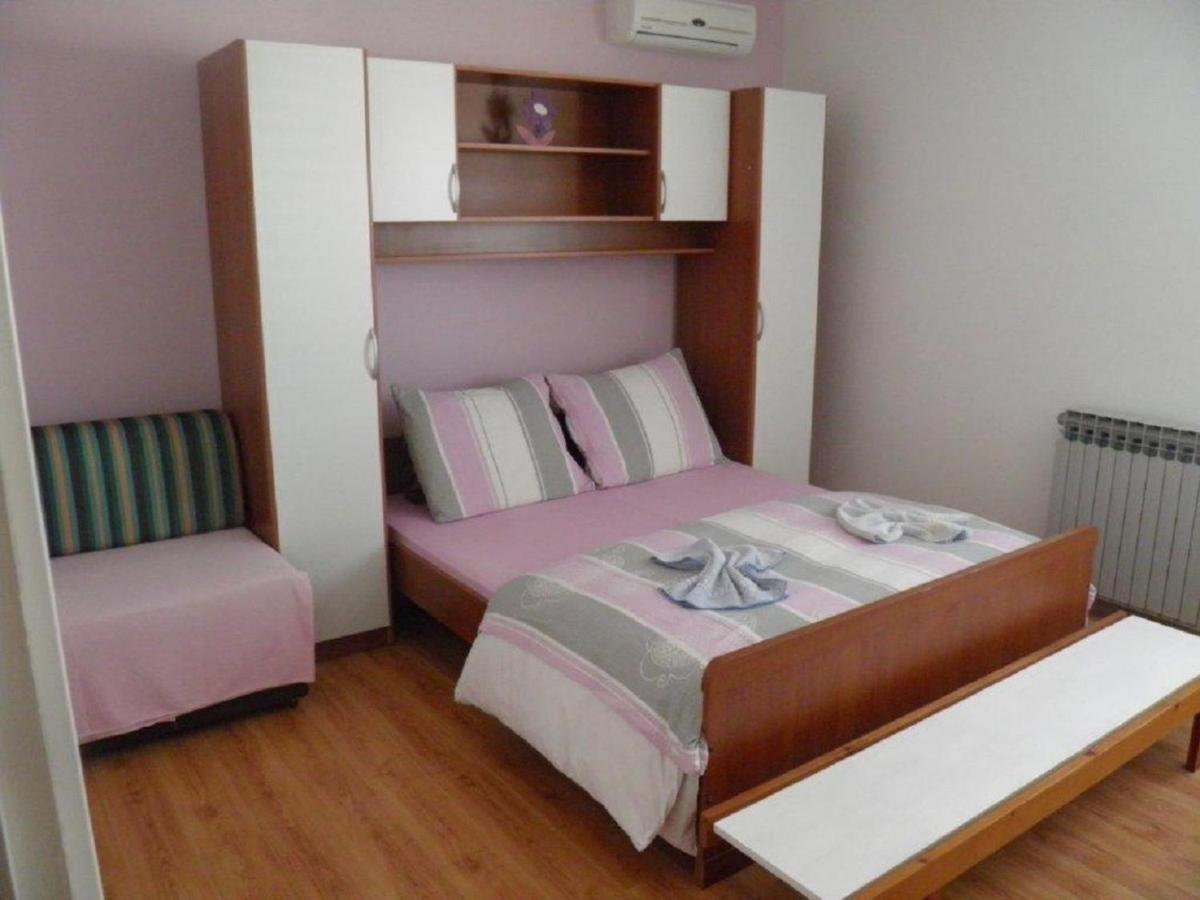 Apartments Angela - With Beautiful Courtyard Brela Εξωτερικό φωτογραφία
