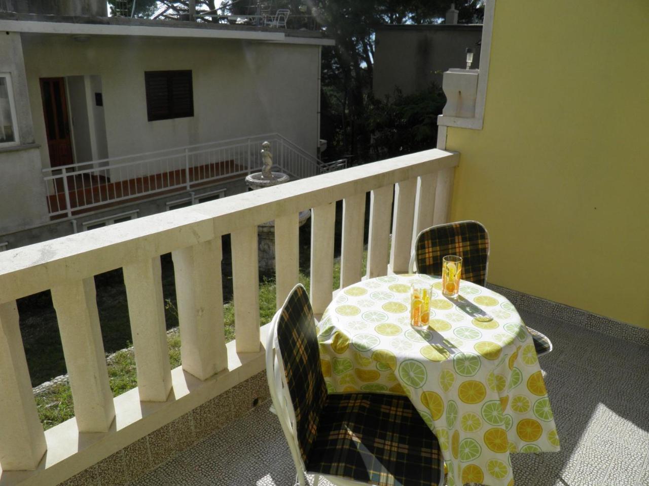 Apartments Angela - With Beautiful Courtyard Brela Εξωτερικό φωτογραφία