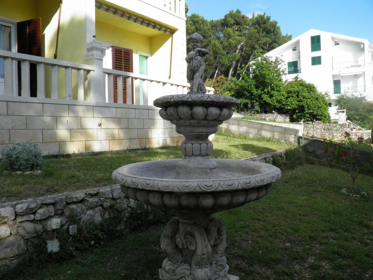 Apartments Angela - With Beautiful Courtyard Brela Εξωτερικό φωτογραφία