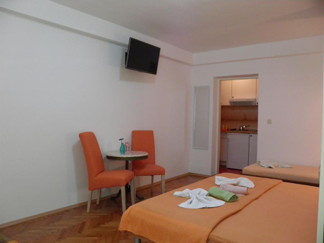 Apartments Angela - With Beautiful Courtyard Brela Εξωτερικό φωτογραφία